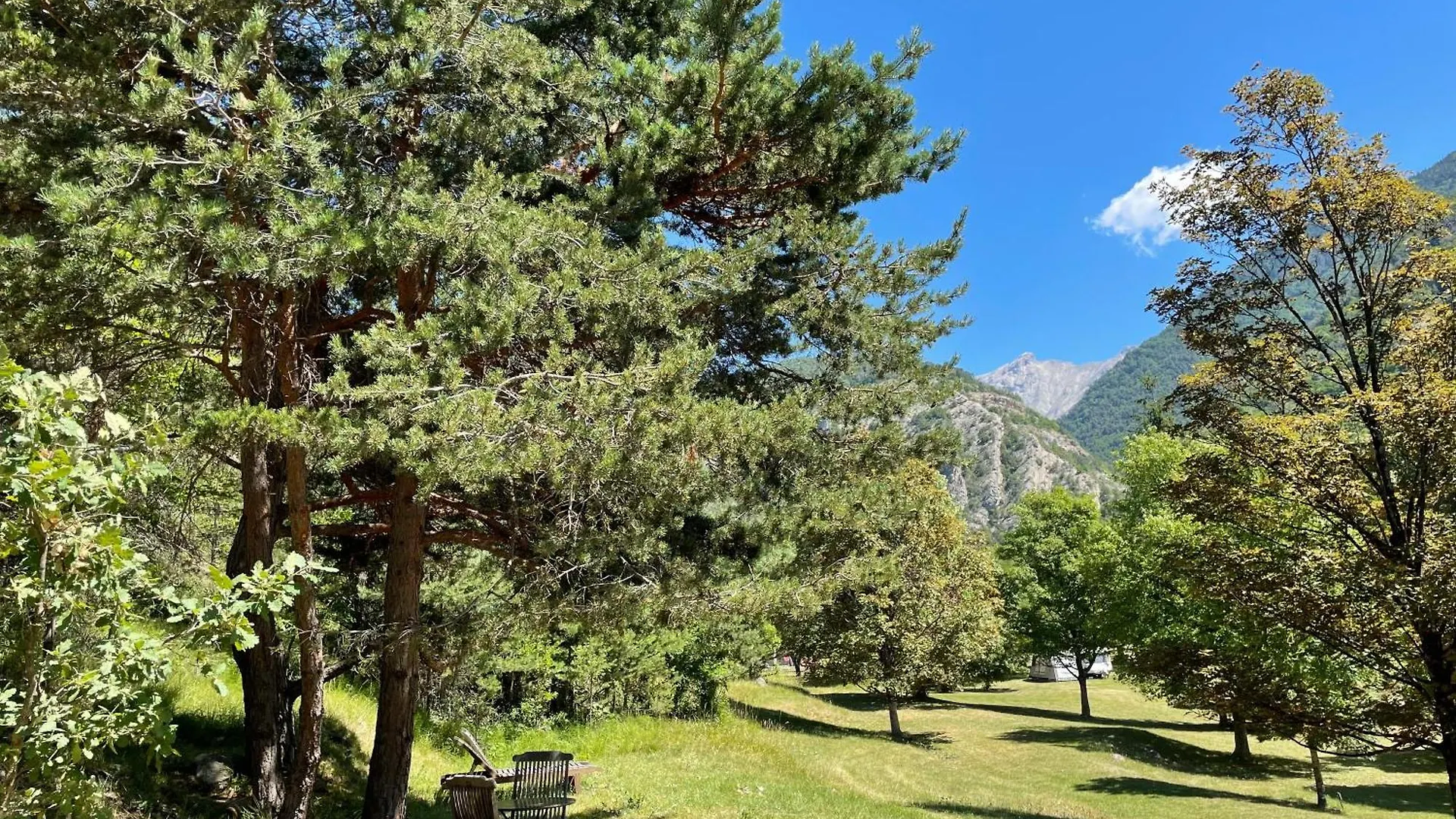Camping Mon Repos Hotel Montmaur  2*, Montmaur (Hautes-Alpes) France